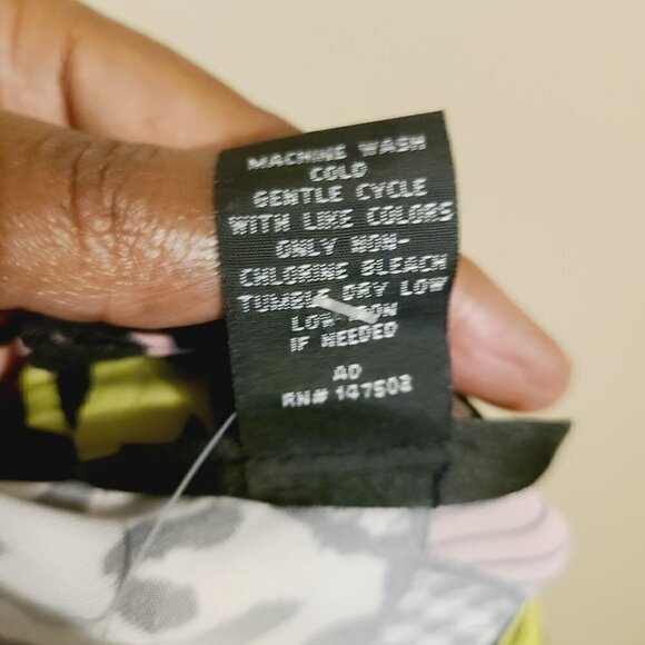 Ashley Stewart | Women's Mixed Print Drama Puff Sleeved Top (Size 14/16) - Picture 5 of 11